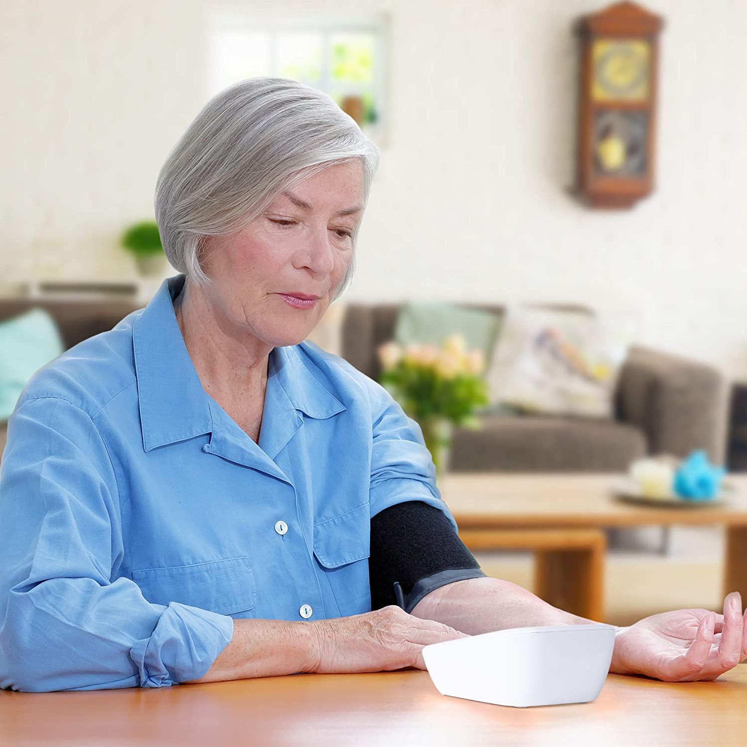 Duronic BPM200 Digitales Oberarm-Blutdruckmessgerät | Arhythmie Erkennung | Manschette 22-36 cm | Automatische Blutdruckmessung | Blutdruckmesser mit Herzrhythmusstörung Funktion | AAA Batterien