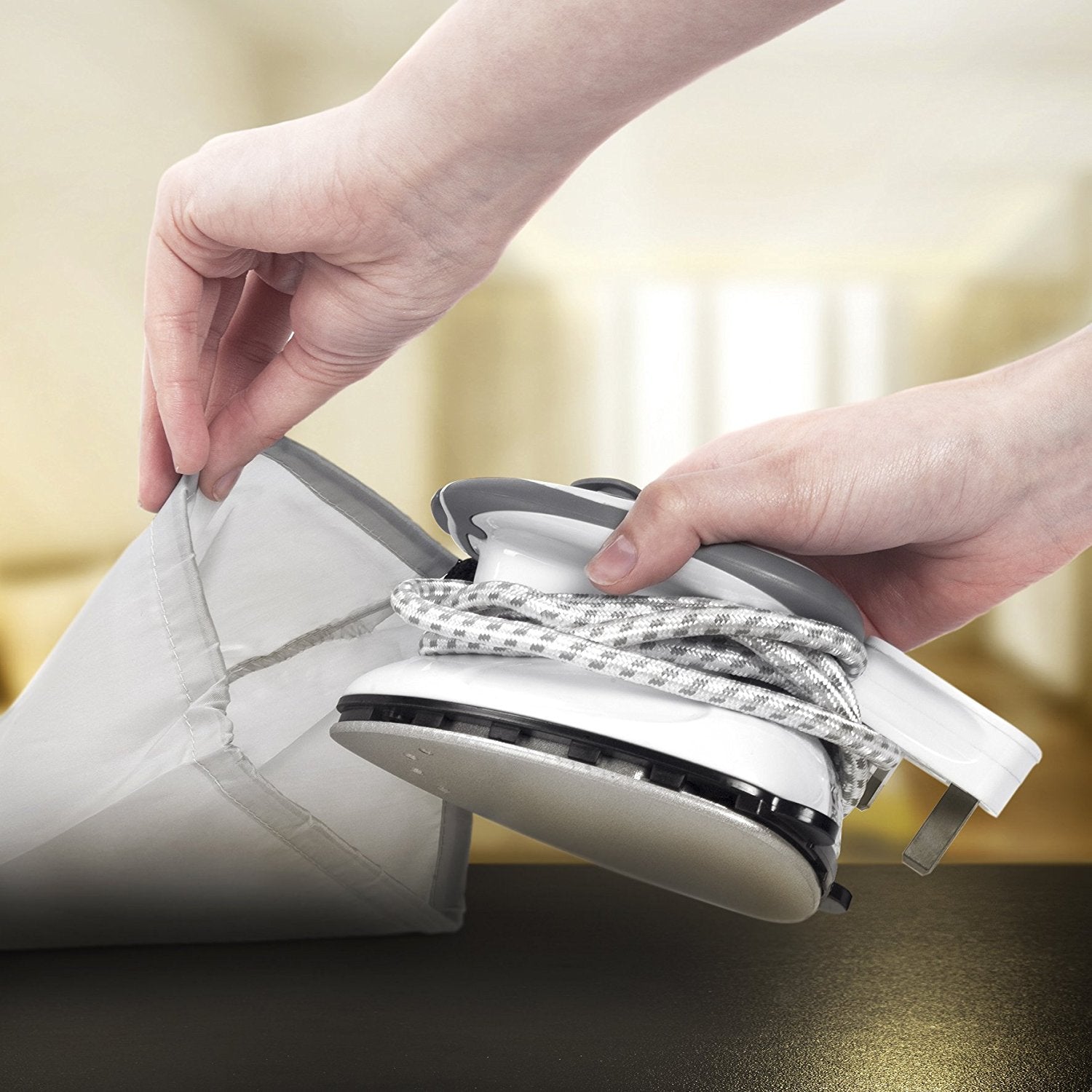 Duronic SI2 WE Mini Reisebügeleisen, 375W Mini Bügeleisen, Dampfbügeleisen 50ml Wassertank, kleines Reisebügeleisen dampf, Handbügeleisen Keramikfläche, für Kleidung nähen, travel iron weiß