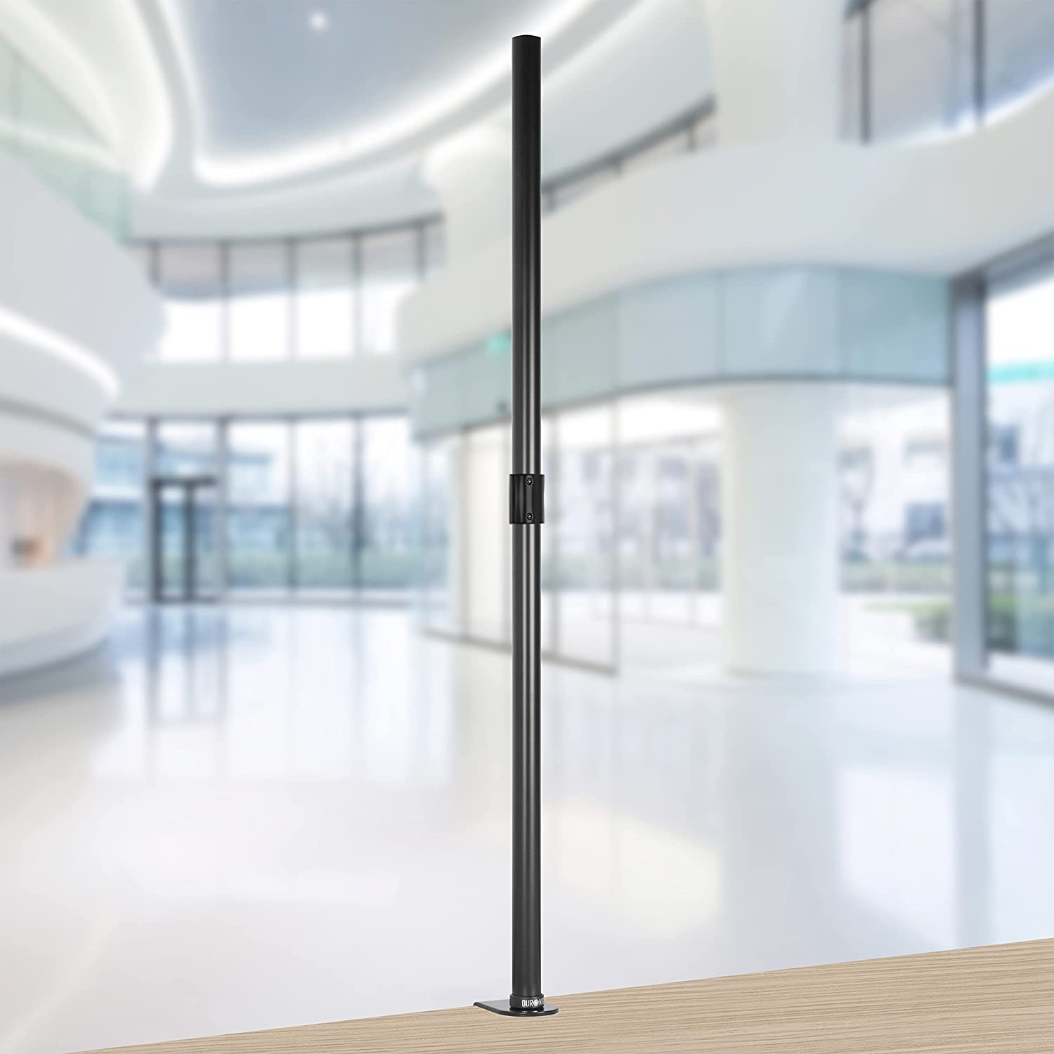 Duronic DMT100 Pole am Tisch