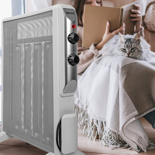 Duronic HV220 WE Heizung Frau liest Buch mit Katze auf dem Scho